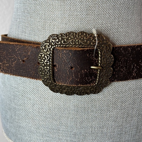 NWOT Landes Canada Brown Distressed Leather Belt Size M - Picture 4 of 5